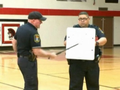 Un colegio de Minnesota compra 200 pizarras antibalas