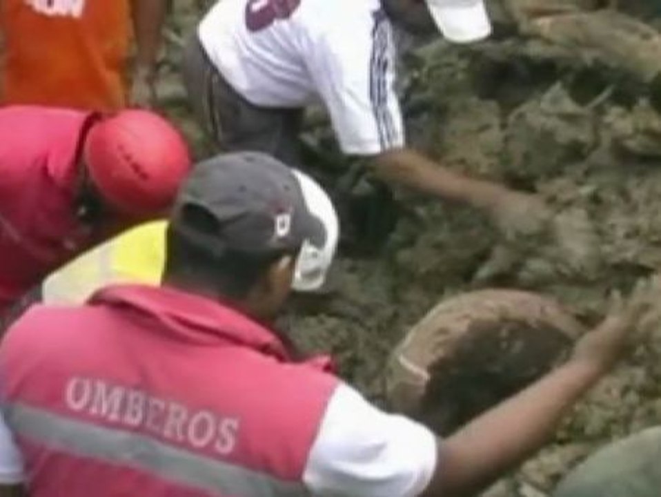 Al menos 14 muertos por un corrimiento de tierra en Ecuador