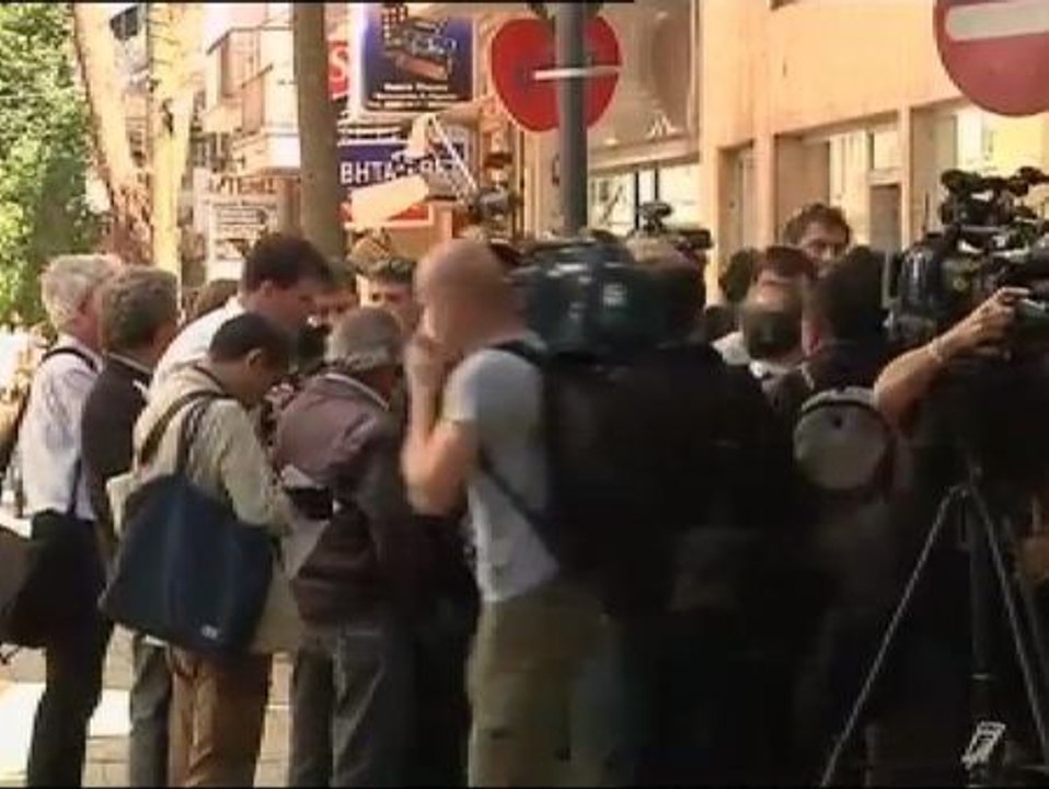 Los bancos de Chipre abren tras 12 días cerrados