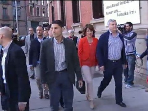 El Parlamento navarro debate una moción de censura contra la Presidenta