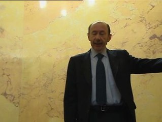 Rubalcaba defiende que el ex ministro Blanco continúe en su escaño