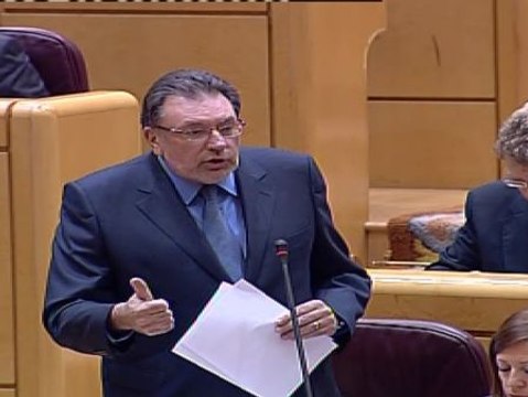 Rajoy insta a CiU a tratar en la Cortes Generales el cambio legal para la consulta