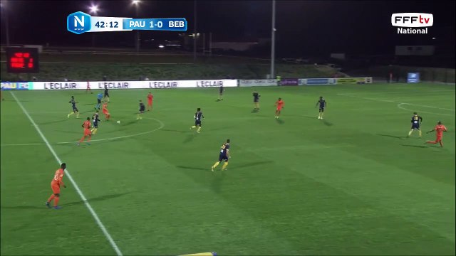 But de GUEYE sur une superbe frappe de THILL ! 2-0 pour PAU !