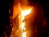 Espectacular incendio de un edificio en Bermeo