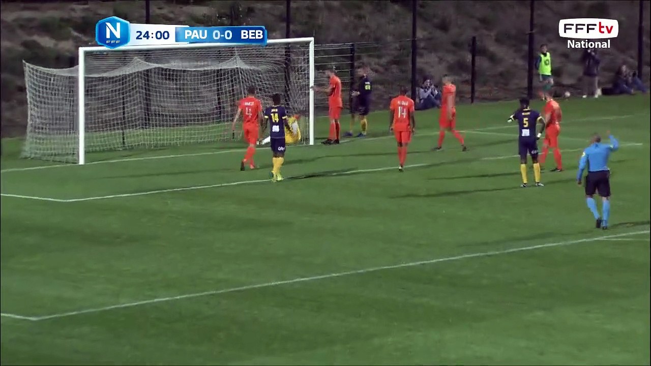 Super coup franc de THILL qui est détourné en corner.