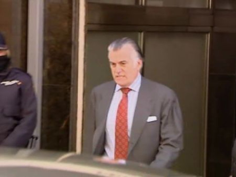 Bárcenas viajó hasta 16 veces a Suiza para ingresas casi 2 millones y medio de euros