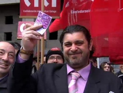 Protesta de funcionarios contra los recortes de sueldo