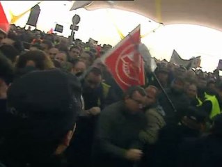 Carga policial en Barajas