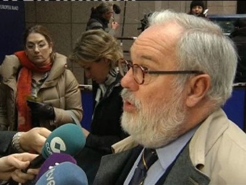 Arias Cañete advierte que el problema de Chipre no es