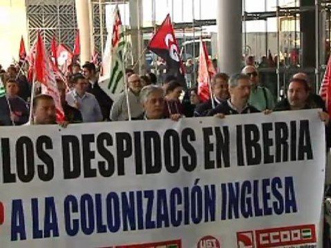 Fomento convoca a Iberia y representates de los trabajadores para intentar parar la huelga que empieza el lunes