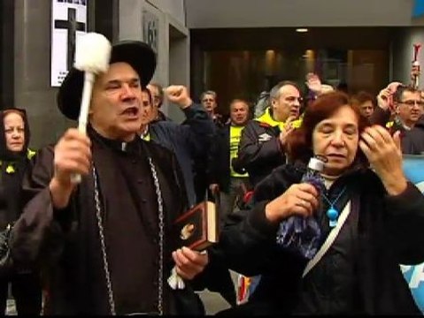 Los afectados por las preferentes de Novagalicia Banco se manifiestan por las calles de Vigo