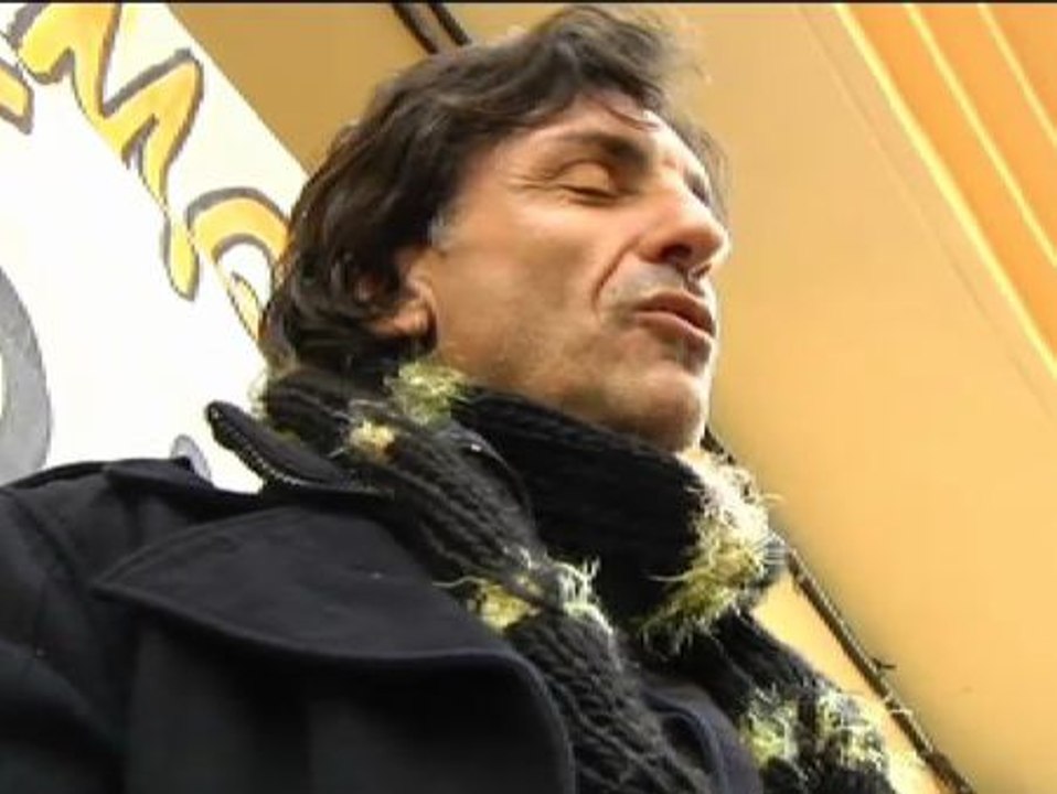 Diecisiete familias ocupan un edificio de viviendas en Málaga