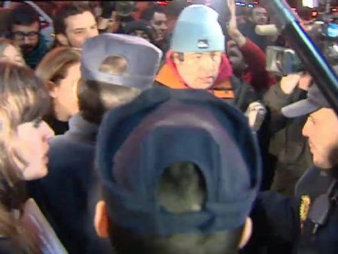 Ada Colau, recibida al grito de Sí se puede