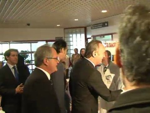 Alberto Fabra abucheado en su visita al Hospital General de Alicante