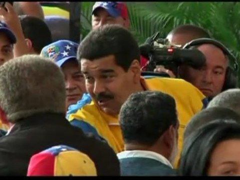 Primer gran baño de masas de Maduro como candidato del chavismo