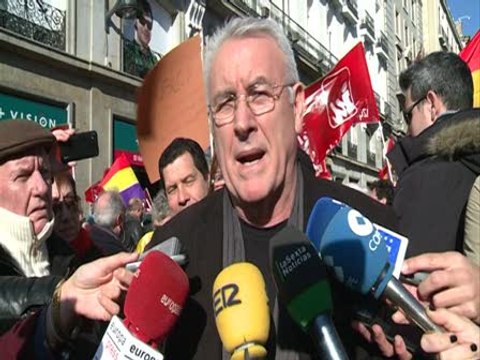 Lara: Rajoy piensa en la España de los banqueros