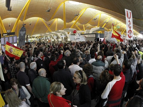 Multitudinaria manifestación en la T4 de Barajas