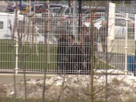 Los Príncipes de Asturias inauguran las instalaciones de una lavandería