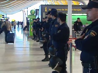 下载视频: DESPLIEGUE POLICIAL EN BARAJAS POR LA HUELGA