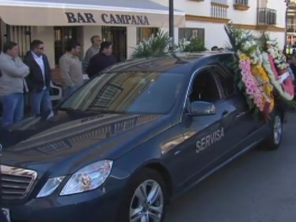 El Ayuntamiento de Barcelona estudia incluir a los voluntarios que reparten comida en la plaza de Canaletas en su red municipal.