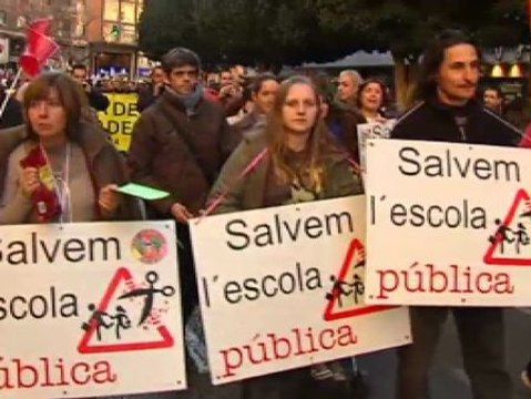 Multitudinaria manifestación en Valencia por una educación pública de calidad