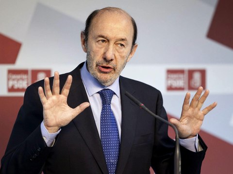 31 Enero.Rubalcaba no considera creíble las explicaciones del PP sobre el reparto de sobres
