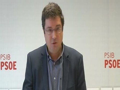 PSOE: Rajoy está atado con correa a Bárcenas