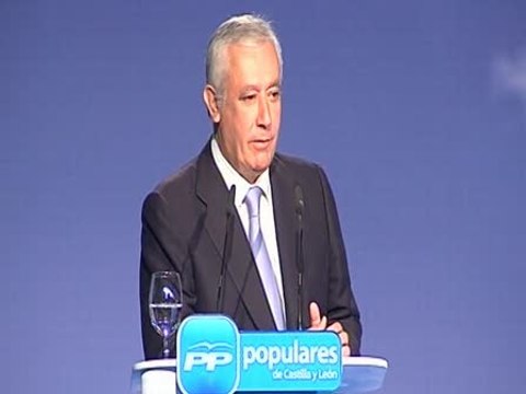 Arenas denuncia una batalla contra Rajoy