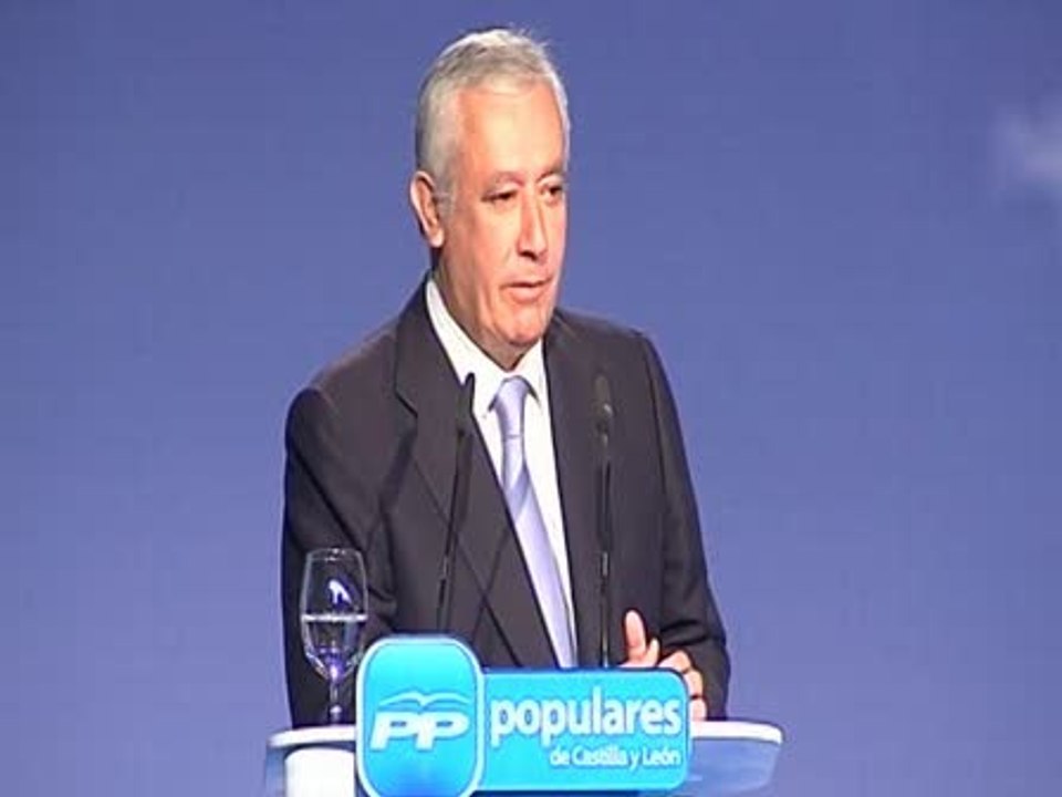 Arenas denuncia una "batalla" contra Rajoy