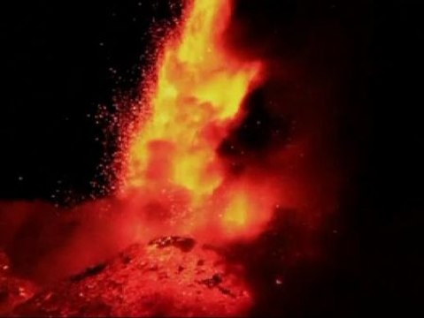 El Etna entra en erupción