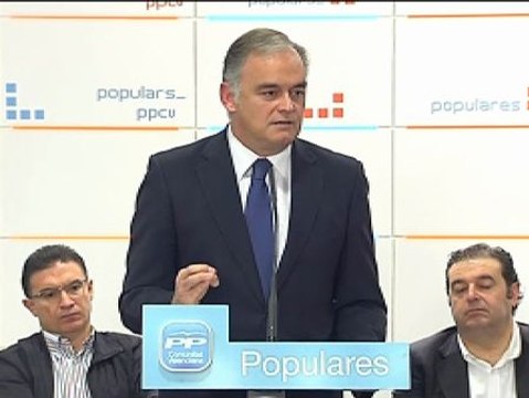 González Pons: Siempre que gobierna el PSOE hay alguien husmeando las conversaciones de los demás