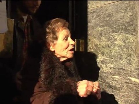 Continúa la presión popular para evitar el desahucio de Aurelia