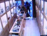 Una joyera le da un paraguazo a un atracador que quiso robar en su establecimiento