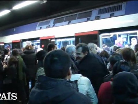 Aglomeraciones y esperas en la primera jornada de huelga del Metro de Madrid