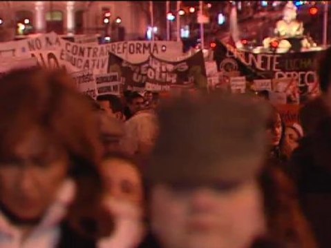 Una multitudinaria manifestación pone fin a 72 horas de huelga