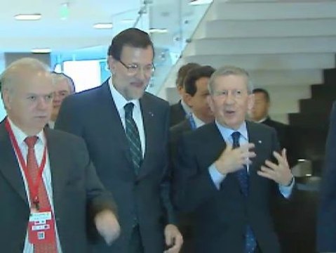 Rajoy invita a los empresarios a invertir en España