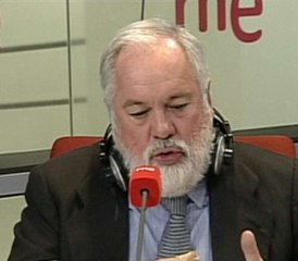 Arias Cañete: "Yo, como tengo la cultura africana, me como los yogures caducados y no me sienta mal"