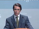 Aznar pide honradez para cumplir con una legislatura 