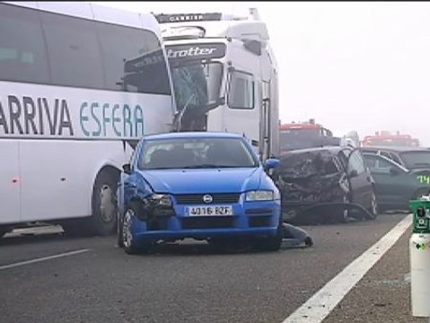 Un muerto y más de 30 heridos en un accidente múltiple en Lleida