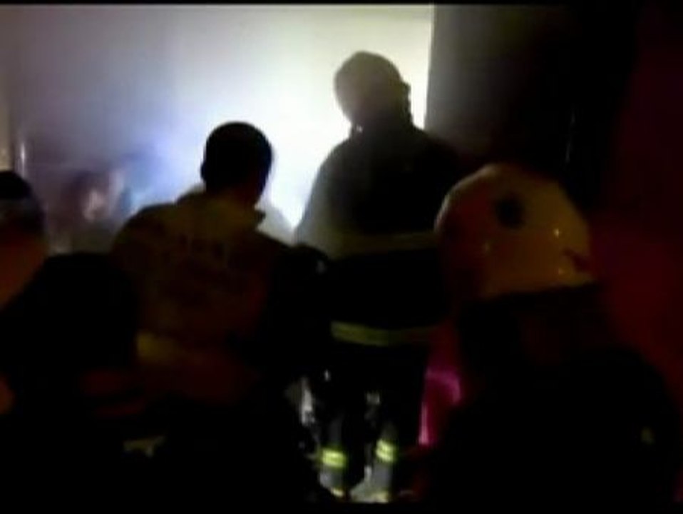 Así trataron de sofocar las llamas los bomberos en la discoteca Kiss
