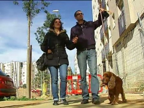 Acampados para reclamar la entrega de sus pisos