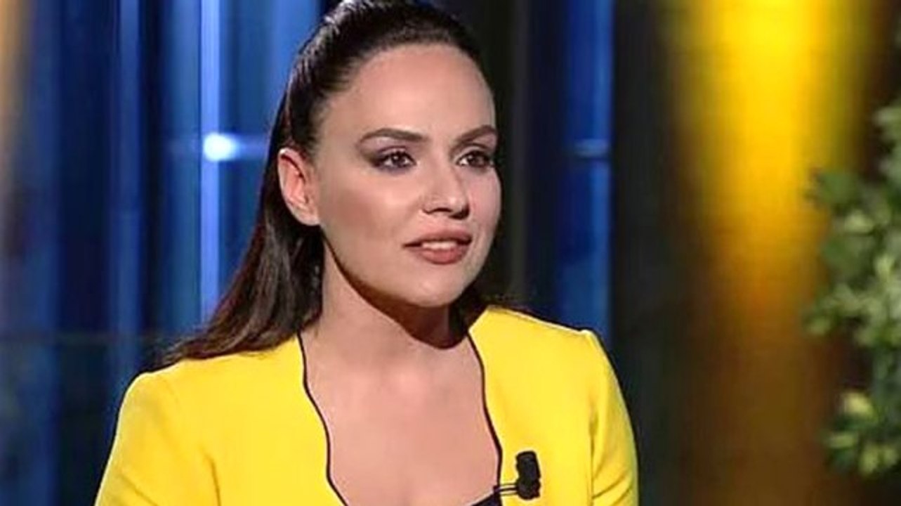 Sunucu Buket Aydın'ın Kemal Kılıçdaroğlu'na Attığı Kahkaha Sosyal Medyada Gündem Oldu