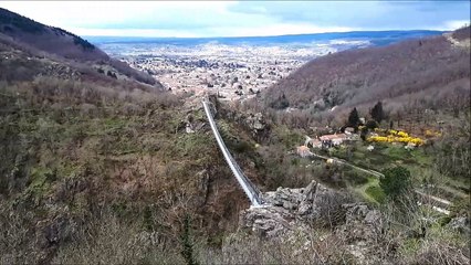 Passerelle et Château de Hautpoul à Mazamet dans le Tarn (81)