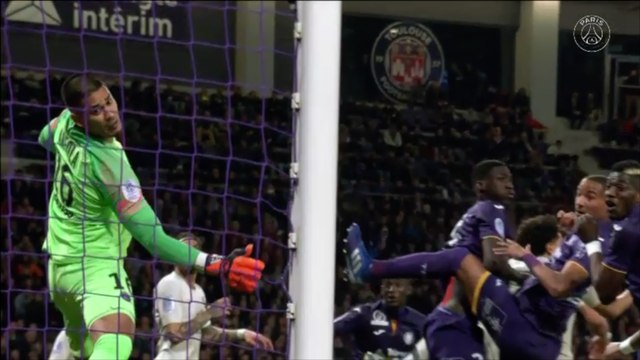 Toulouse FC v Paris Saint-Germain: Alphonse Areola skills