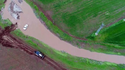 Sele kapılan araçta kaybolan 2 kişiyi arama çalışmalarına devam edildi - GAZİANTEP