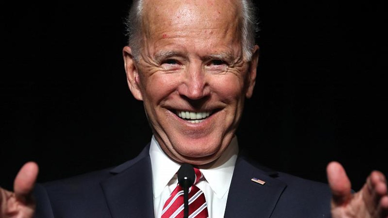 Vorwurf gegen Joe Biden: 'An Haar gerochen und Hinterkopf geküsst'