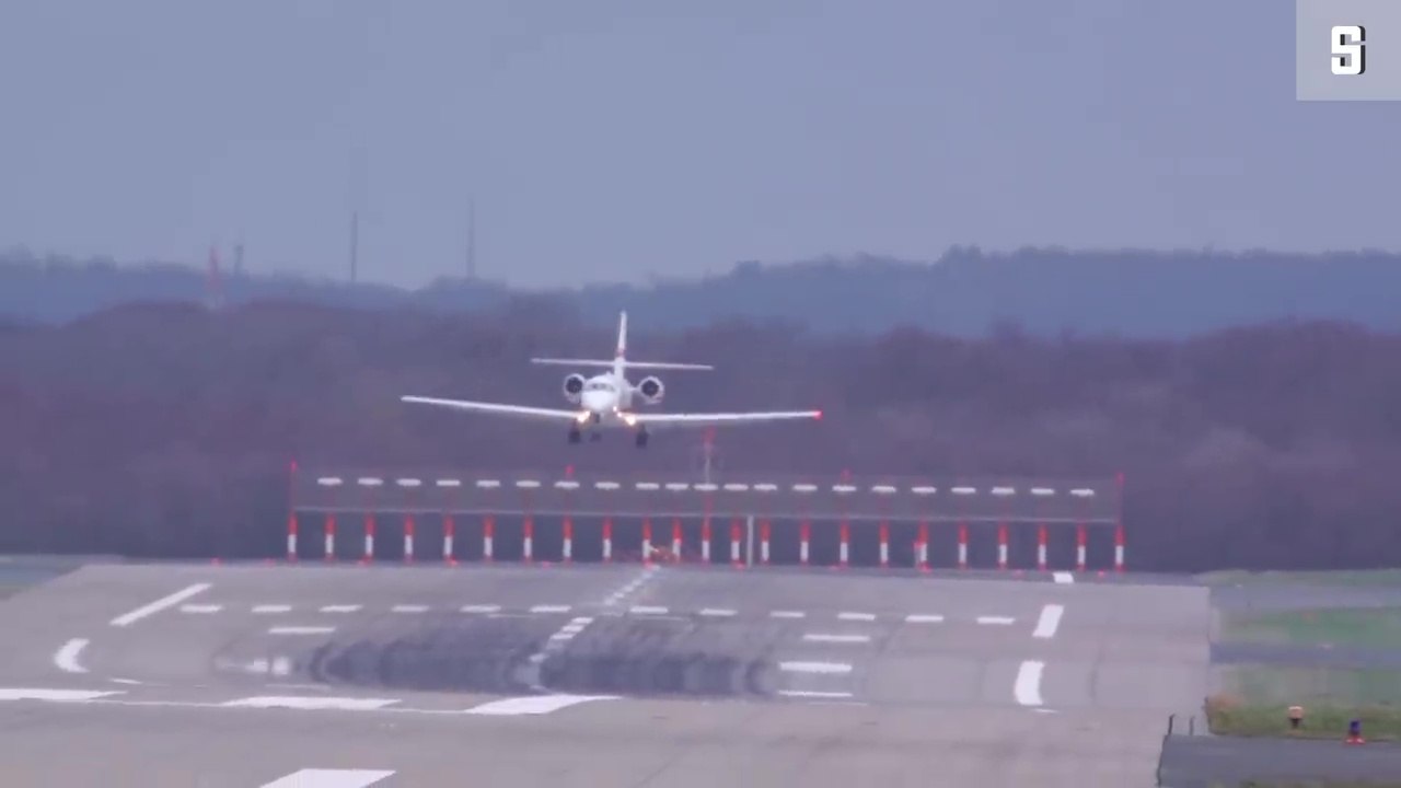 Atterissage spectaculaire à l'aéroport de Düsseldorf