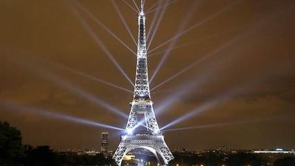 O πύργος του Άιφελ έγινε 130 χρόνων!