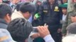 La policía boliviana evita el linchamiento de dos hombres