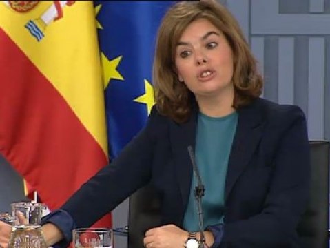 Sáenz de Santamaría acusa a Artur Mas de desatender sus obligaciones como president